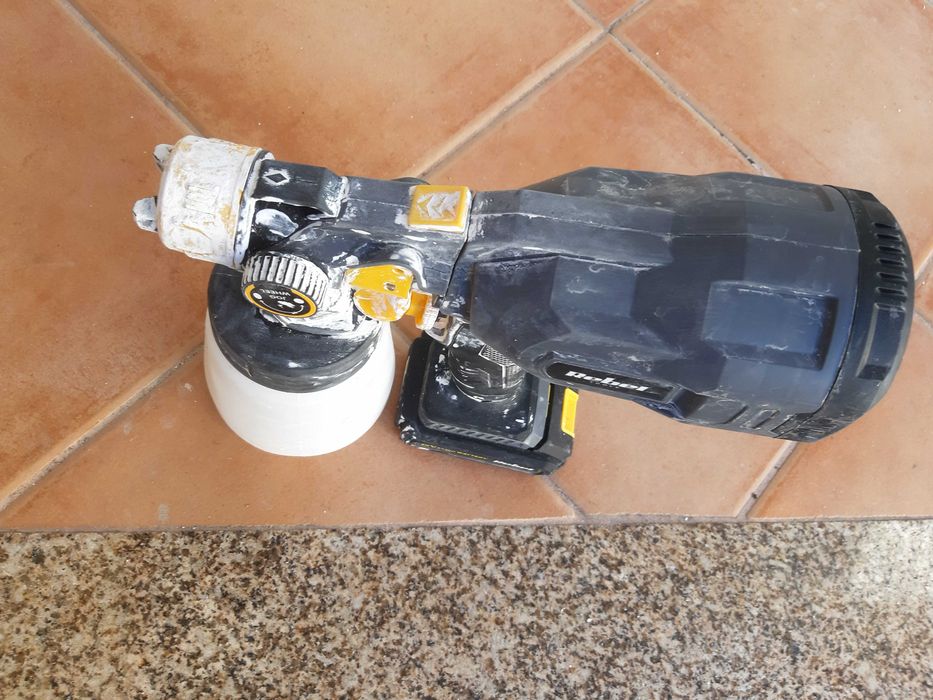 Máquina Pistola de pintura a bateria, com carregador e bateria.