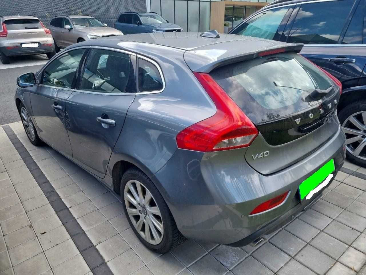 volvo v40 momentum - 5.2015-2.0 diesel-150km-navi- uszkodzony-jezdny