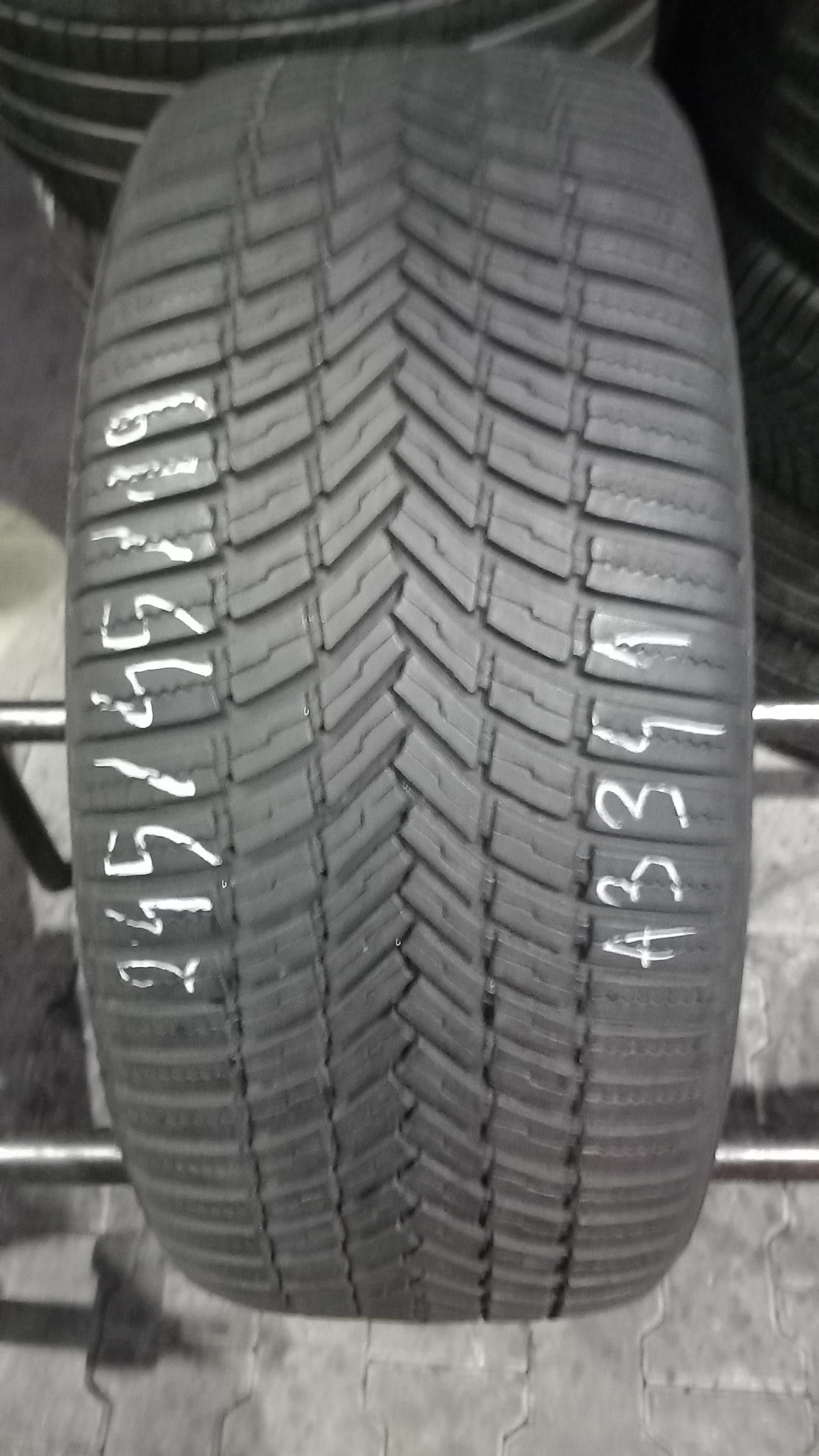 245/45/19 Bridgestone Weather Control A005 EVO 102V