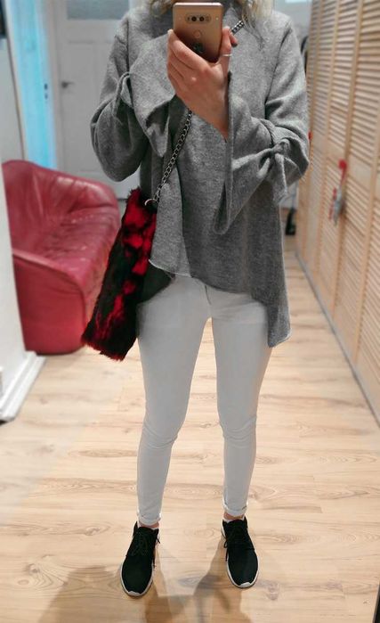 Czerwona torba futrzana