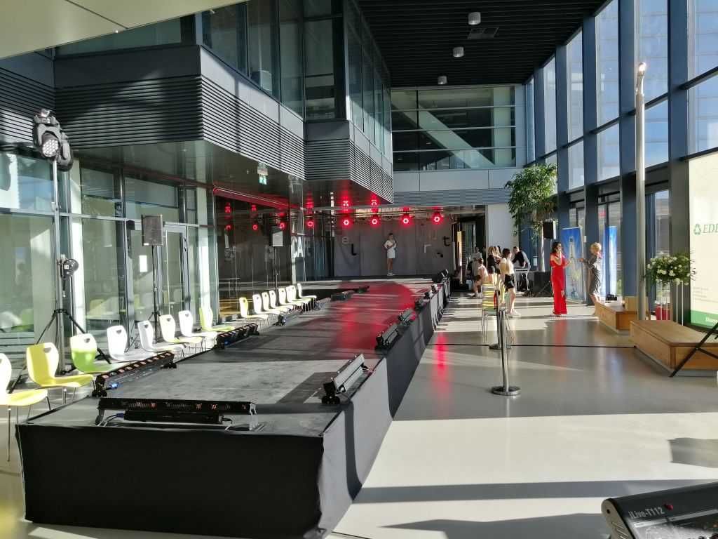 Podesty sceniczne, scena Alustage, wybieg, podium, blaty - podest/doba
