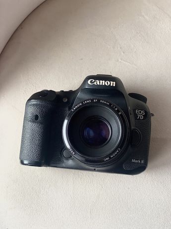 CANON EOS 7D Mark II + Obiektyw Canon 50 mm 1.8