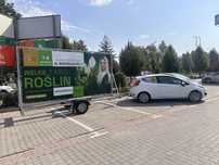 Przyczepka reklamowa wynajem reklama stacjonarna mobilna