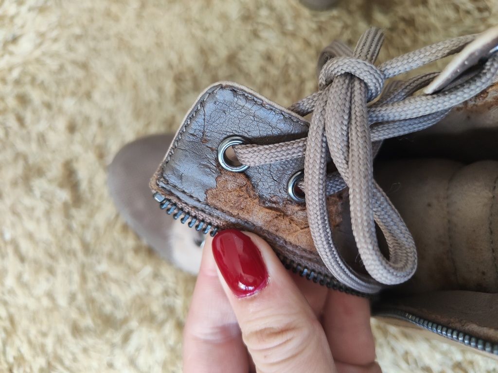 Śliczne skórzane botki na koturnie mieniące się dwukolorowe Clarks