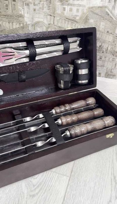 Набір шампурів  / подарунковий набір у деревяному кейсі  / чоловіку !