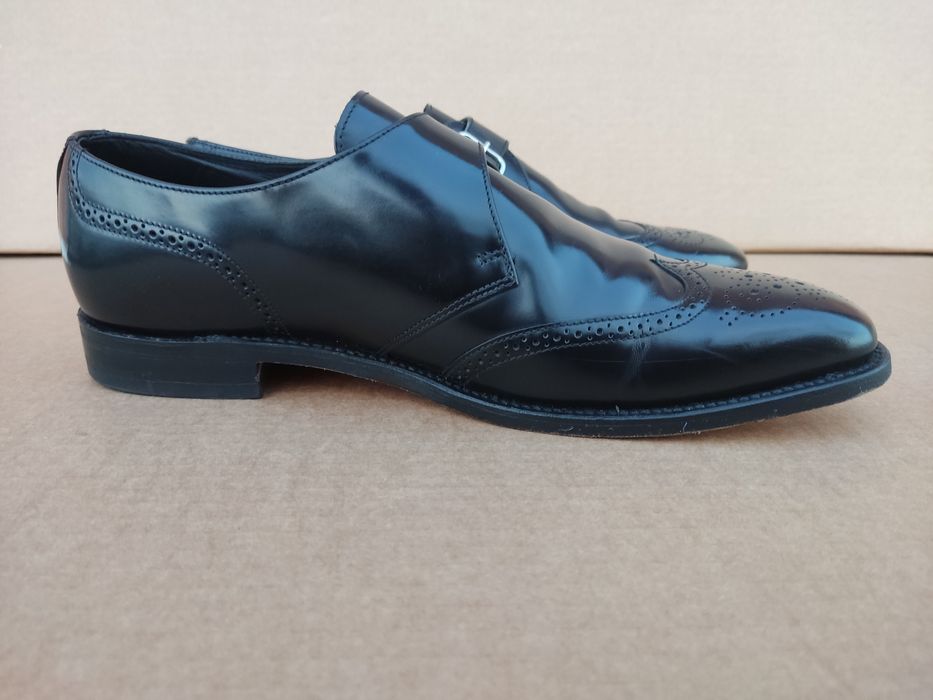 Чоловічі чорні туфлі Loake, модель single monk, броговані