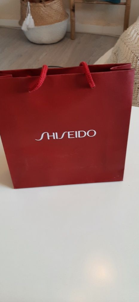 Saco papel vermelho Shiseido