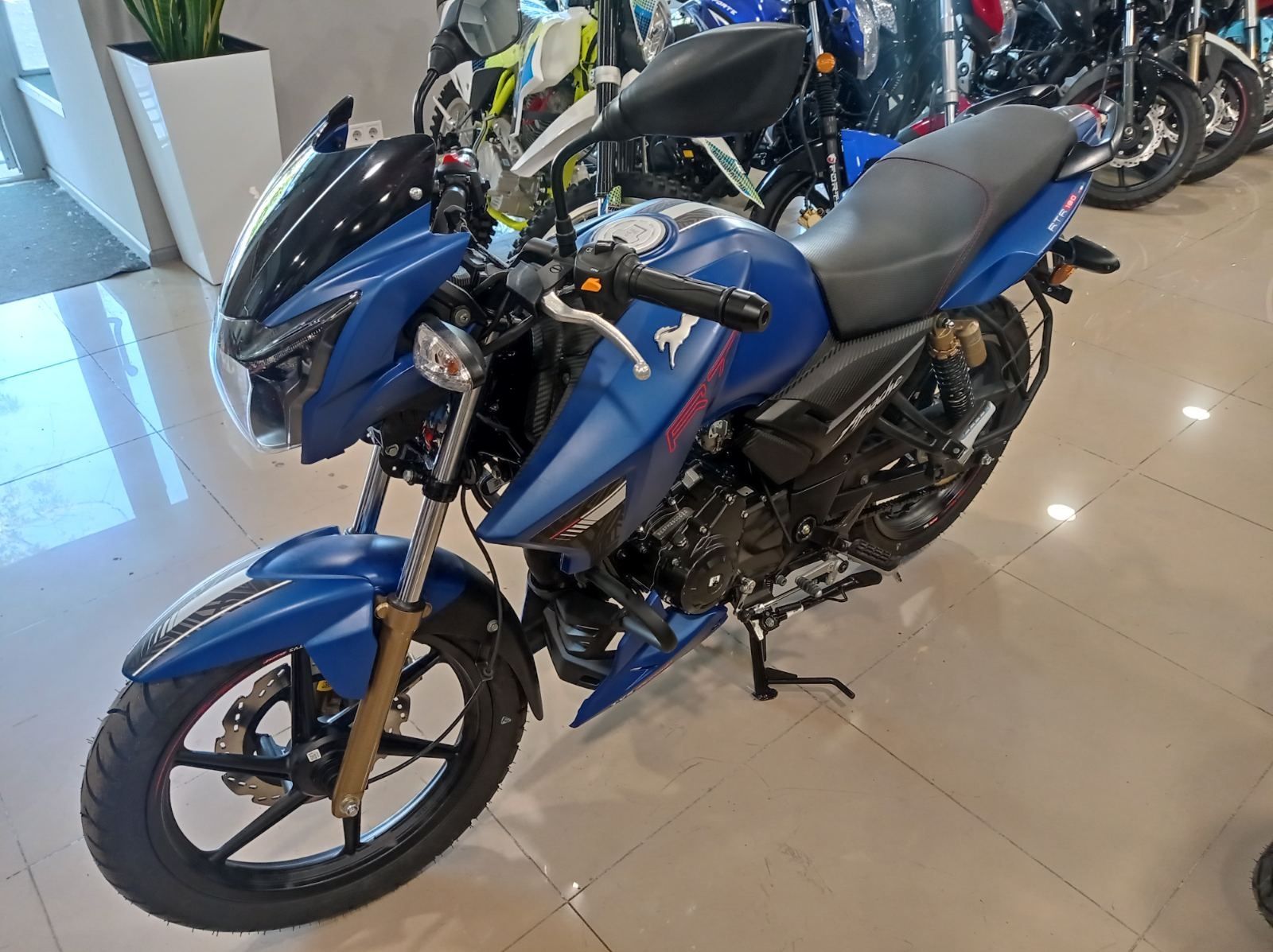 Мотоцикл TVS RTR 180 (Індія)