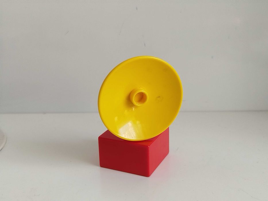 Klocki Lego Duplo - antena satelitarna, żółty - czerwony