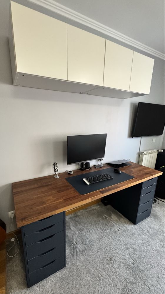 Secretaria e Armário de parede IKEA