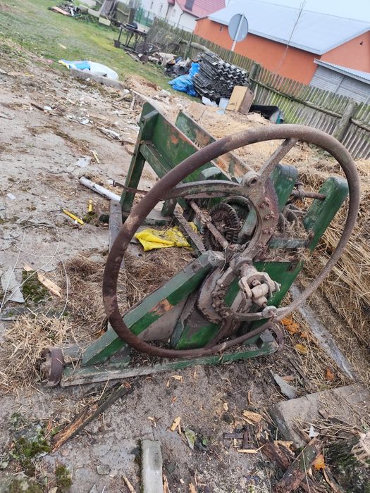 Ręczna sieczkarnia do słomy