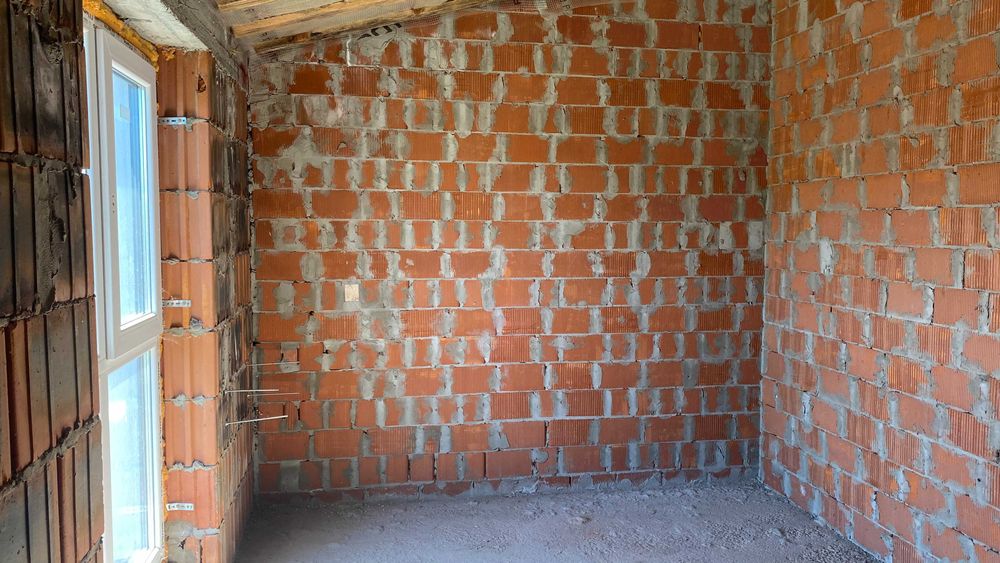 Продається 4-кімнатна квартира в новому малоквартирному будинку.