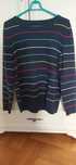 Granatowy sweter w kolorowe paski