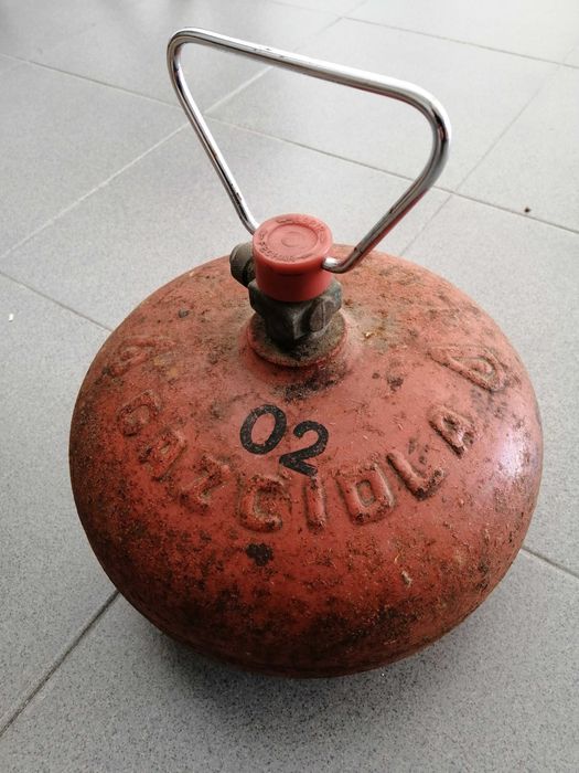 Petromax, com 2 garrafas de gás Lusogás/Gazcidla e 2 fogões
