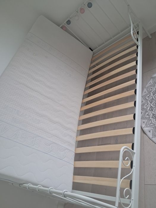 Łóżko  młodzieżowe białe