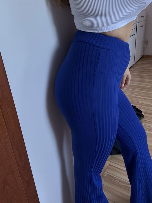 Spodnie damskie ciemnoniebieskie S/M prążkowane szeroka