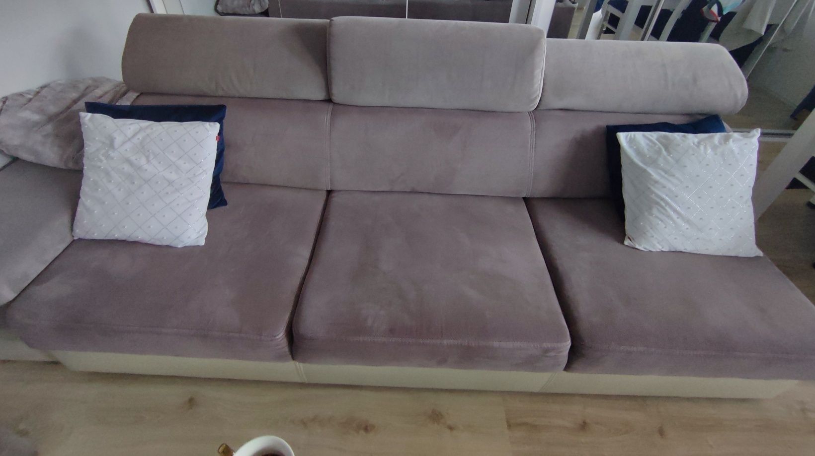 Szeroka sofa nierozkladana