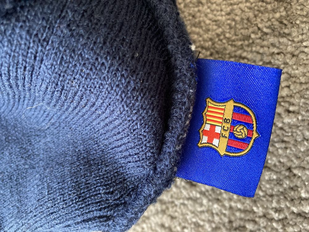 Czapka FC Barcelona z pomponem