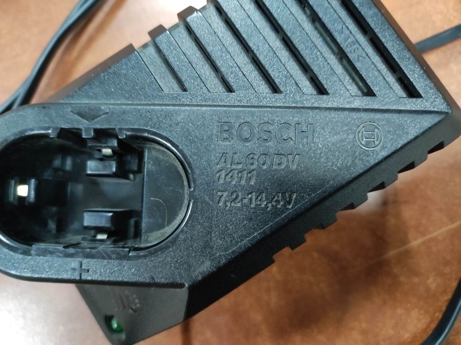 Зарядний пристрій для акумуляторів Bosch
