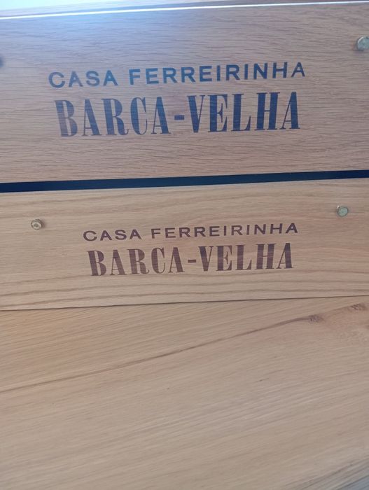 Caixa de madeira barca velha