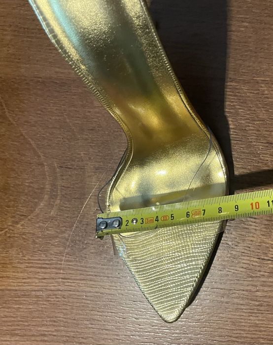 Klapki na szpilce ze szpicem-Złote