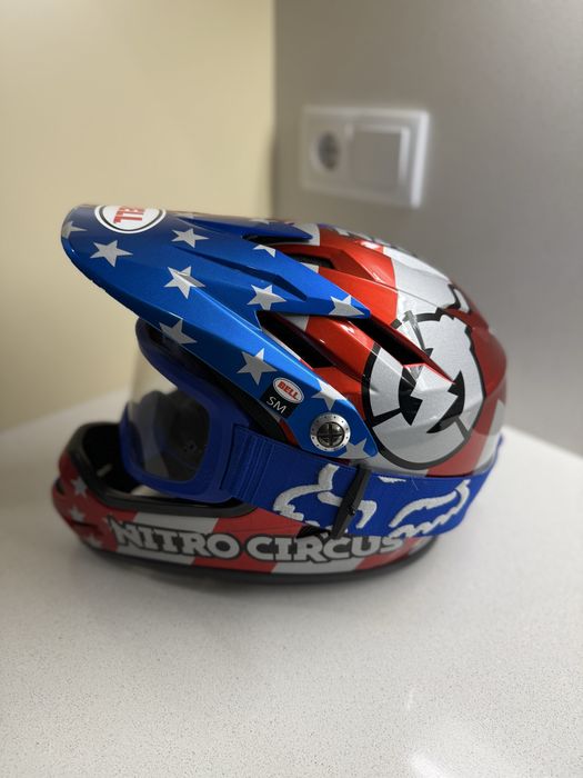 Capacete Bell e oculos fox