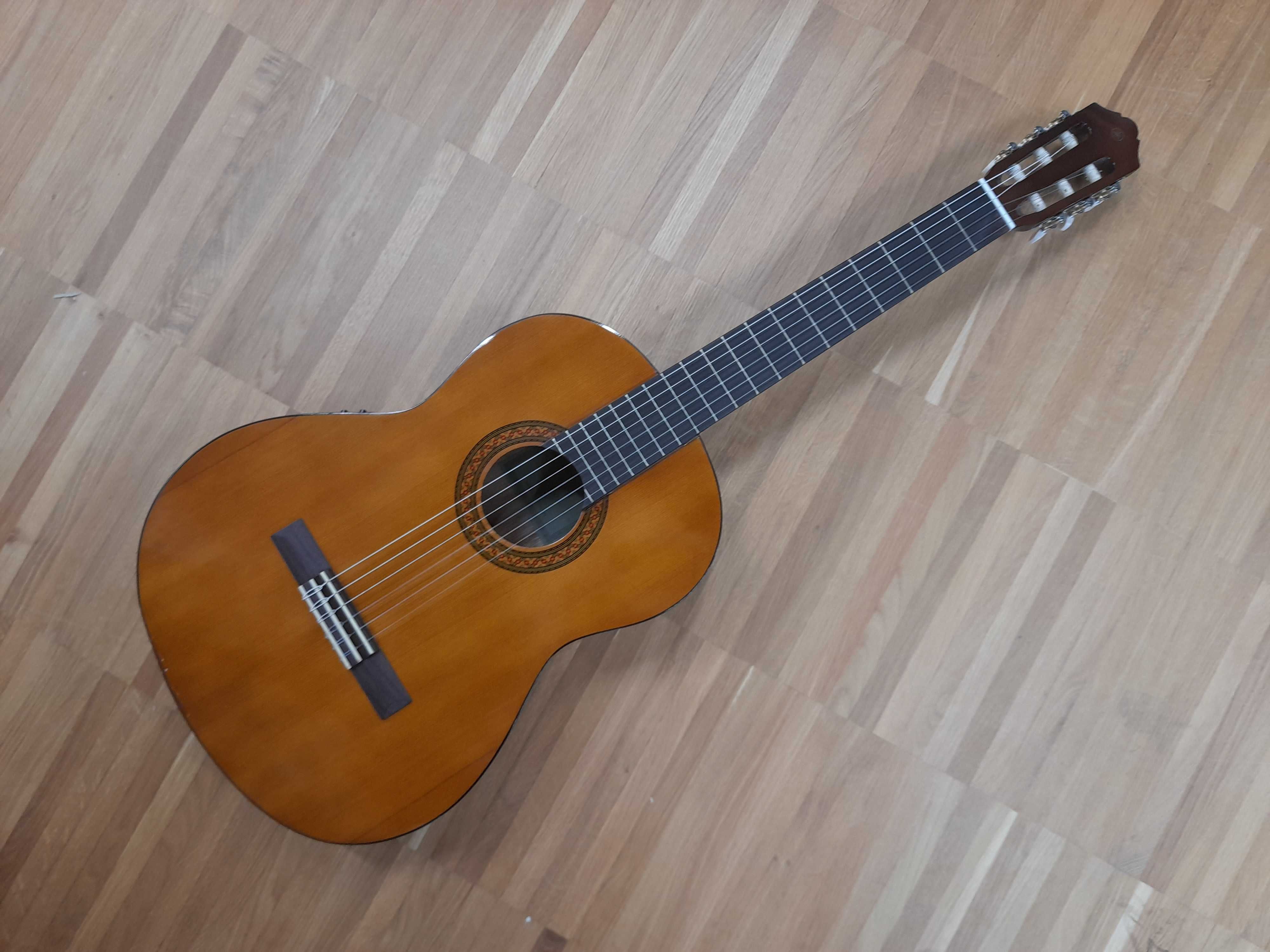 Gitara elektro-klasyczna YAMAHA CX40 - uszkodzona