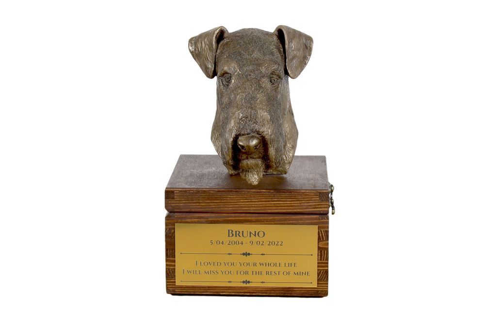Airedale Terrier urna na skrzynce brązowa Art-Dog