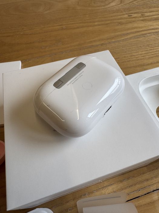 Apple AirPods Pro (1. generacja) + akcesoria nowe + etui!