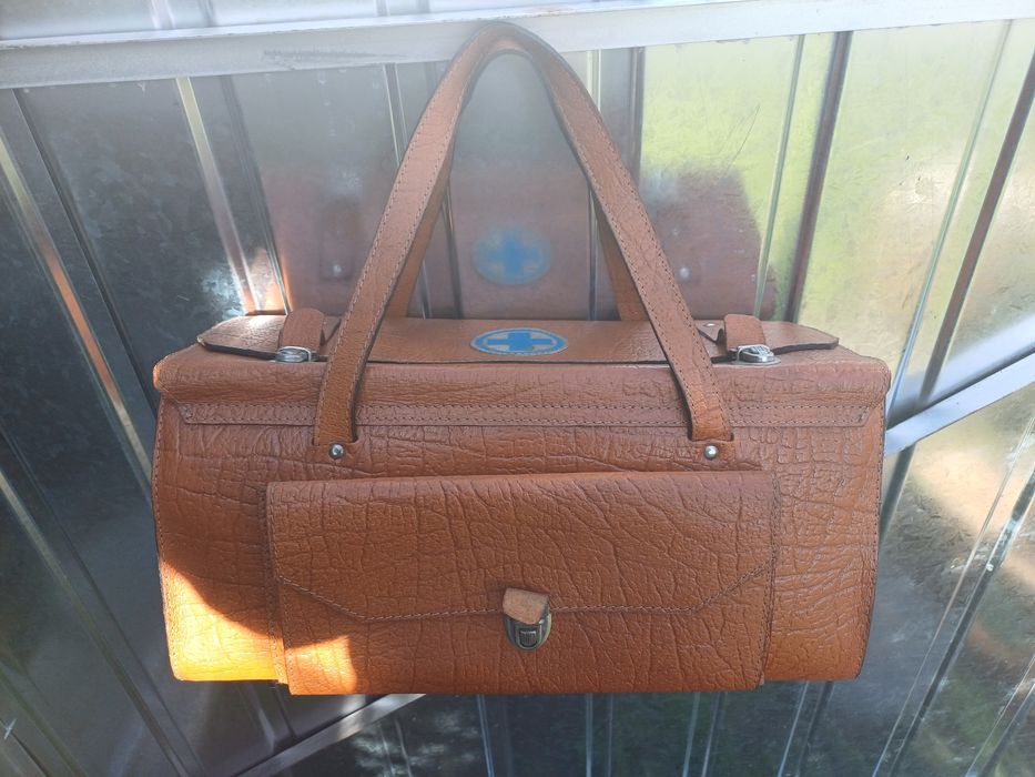 Torba neseser apteczka PRL-u staroć zabytek skórkowa