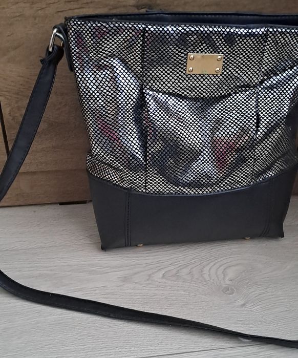 Torebka na reg paskusrebrno czarna