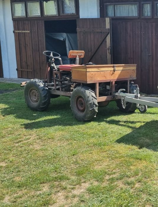 Traktorek Sam. 4x4