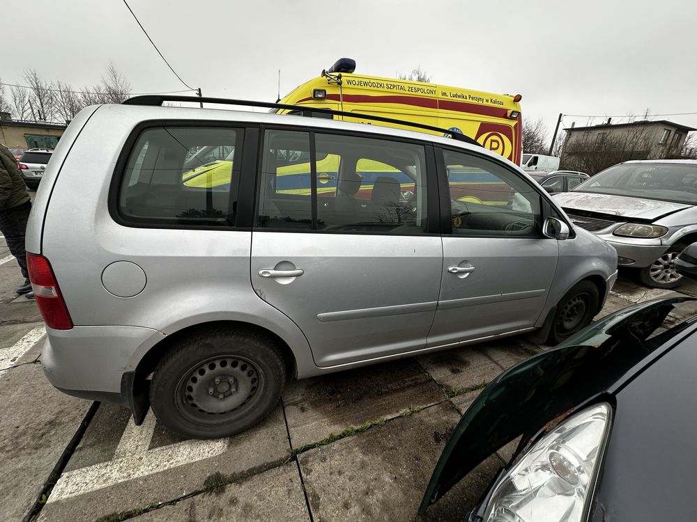 Volkswagen Touran AZV 2.0 TDI na części wszystkie części