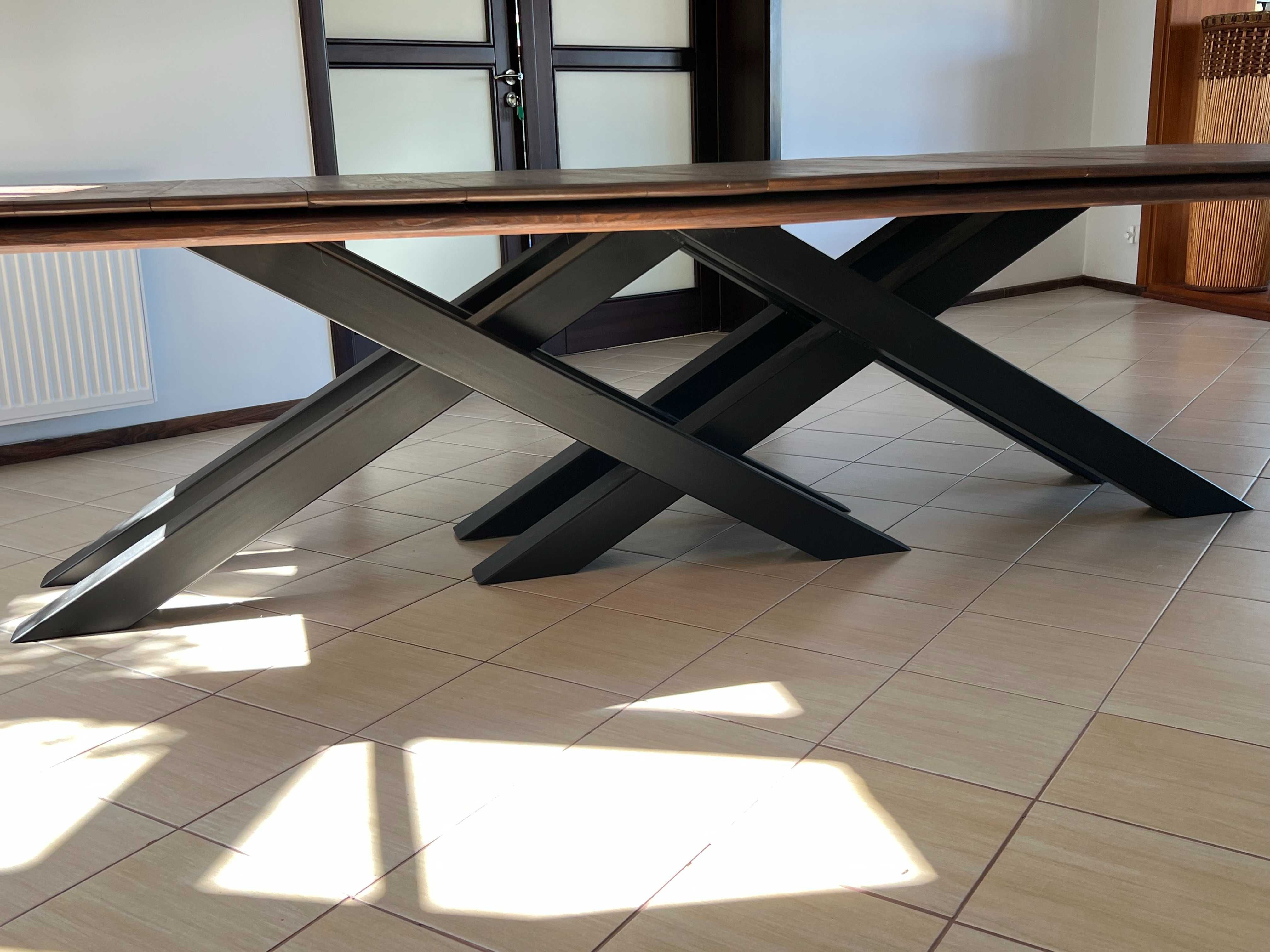 stół jadalniany z litego drewna/metal