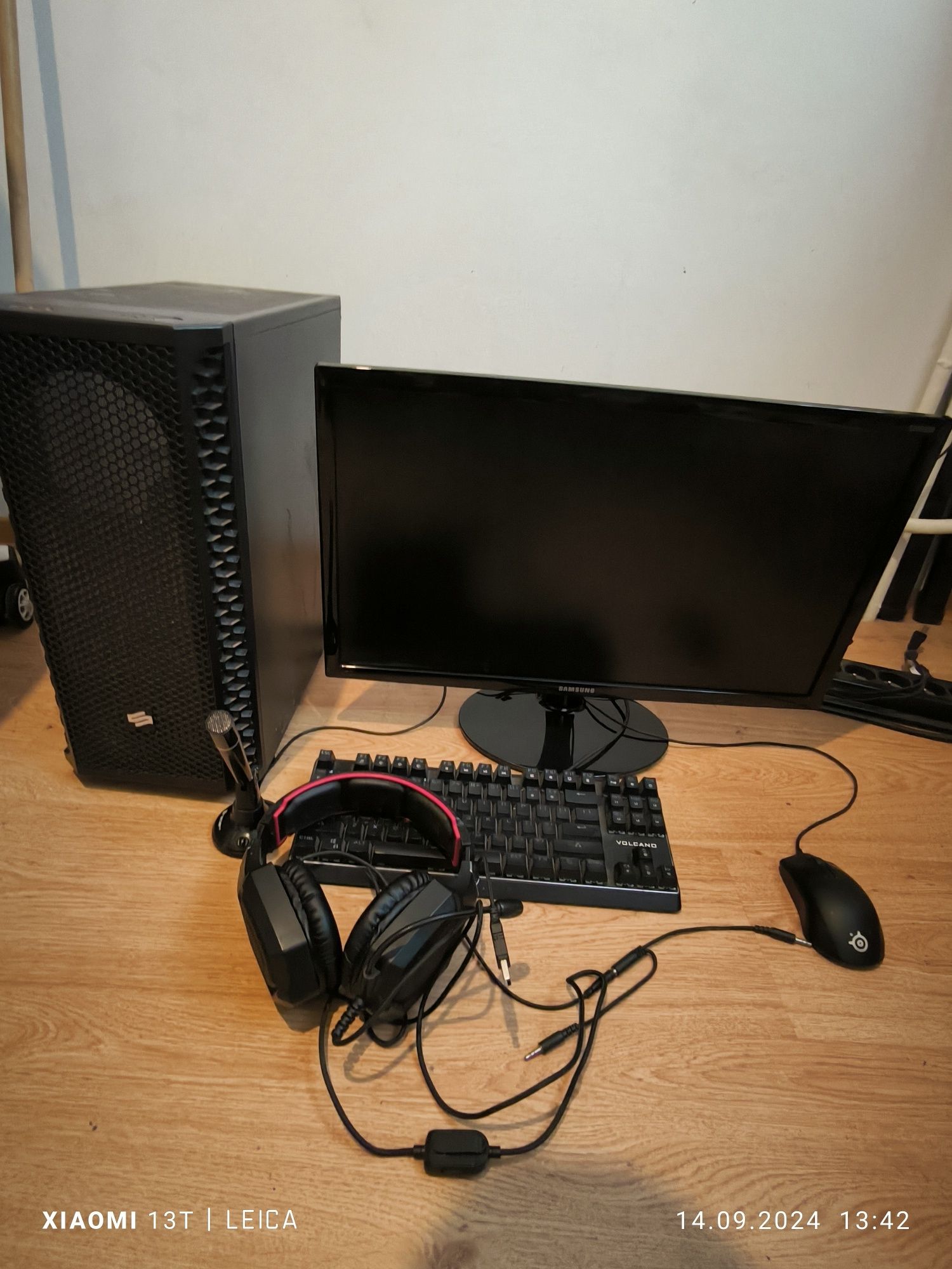 Komputer SHIRU 7200 i5 + klaw.. Monitor słuchawki. Mikrofon