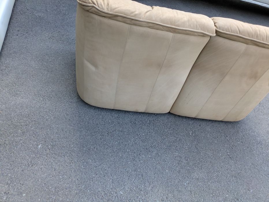 Продам два шкіряних дивана з Німеччини