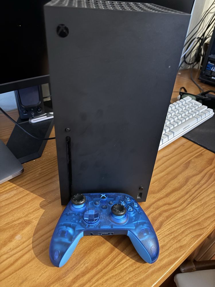 Xbox series X 1TB + comando + jogos