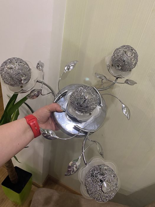 Продам люстру на 4