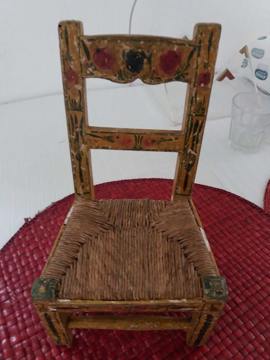 Brinquedos com mais de 100 anos - Mobília de quarto de bonecas