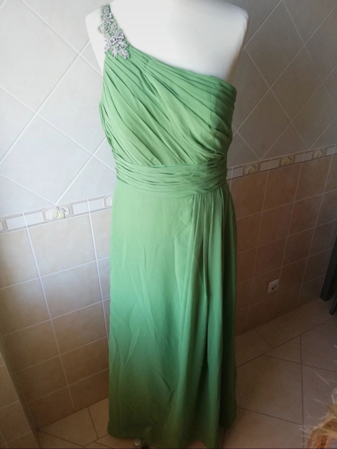 Vestido de cerimónia comprido, em verde alface