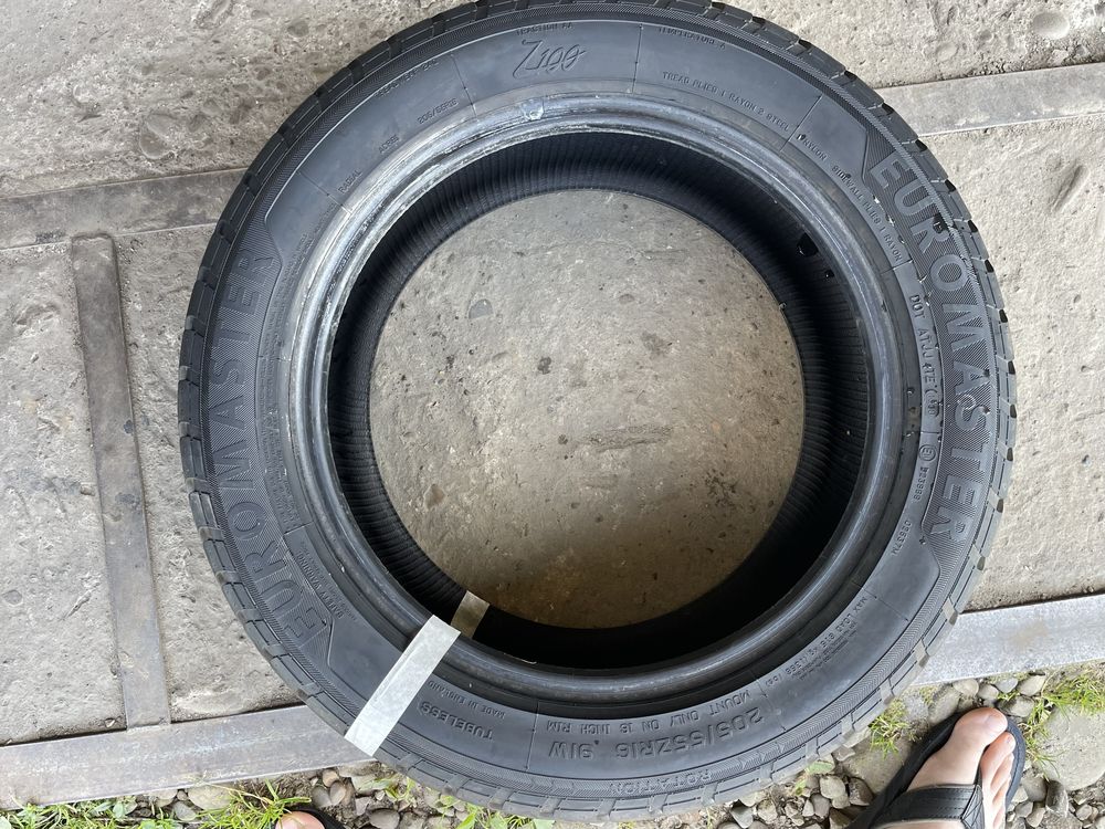 Шини 205/55R16  Резина без порезов, гуль и латок.