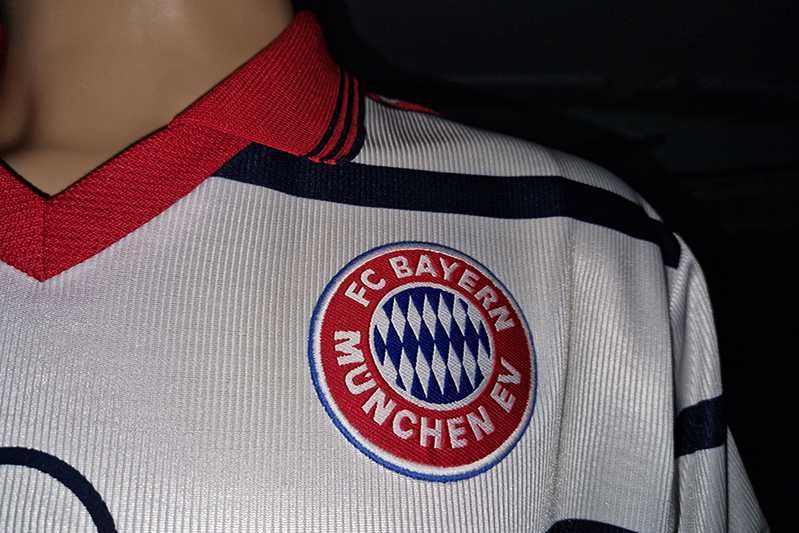 Bayern Monachium Adidas Official Replica 1999-00 away size: L-XL