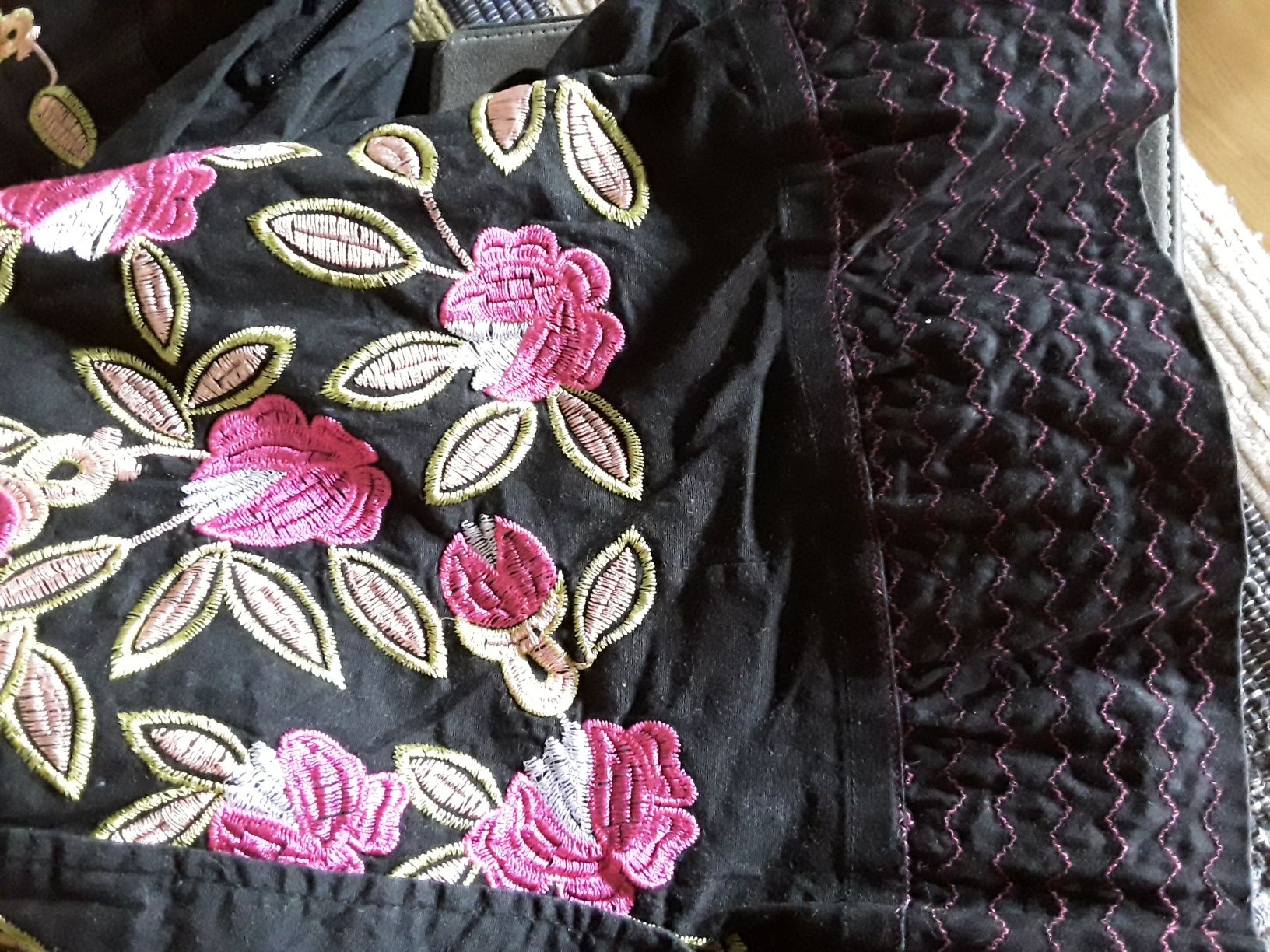 Vestido de verão preto com detalhes únicos tam. 36