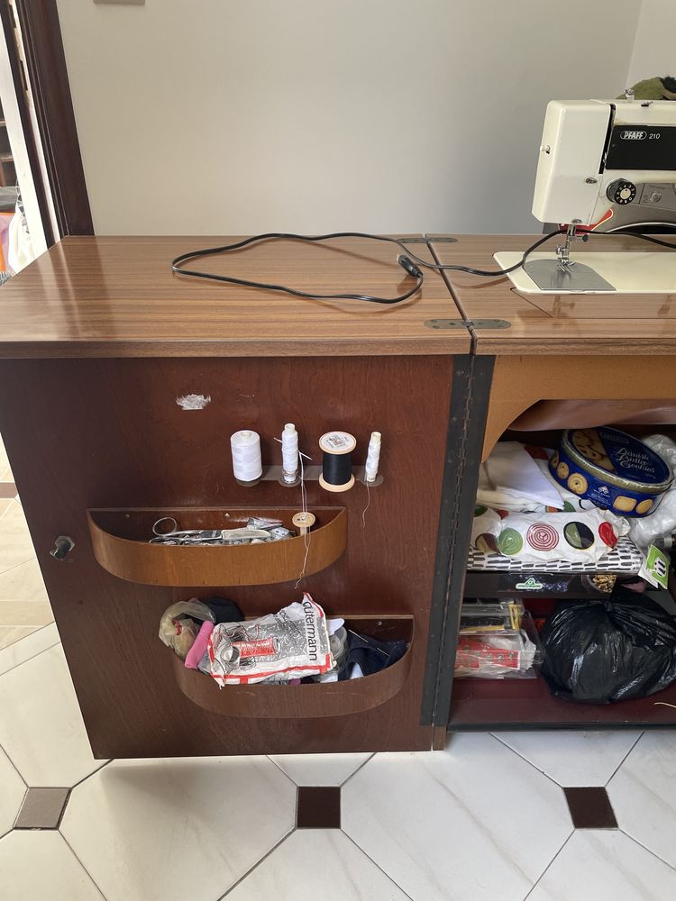 Maquina de Costura PFAFF 210 - Com Movel - Sem Avarias - Vintage