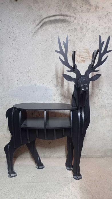 Półka w kształcie Jelenia