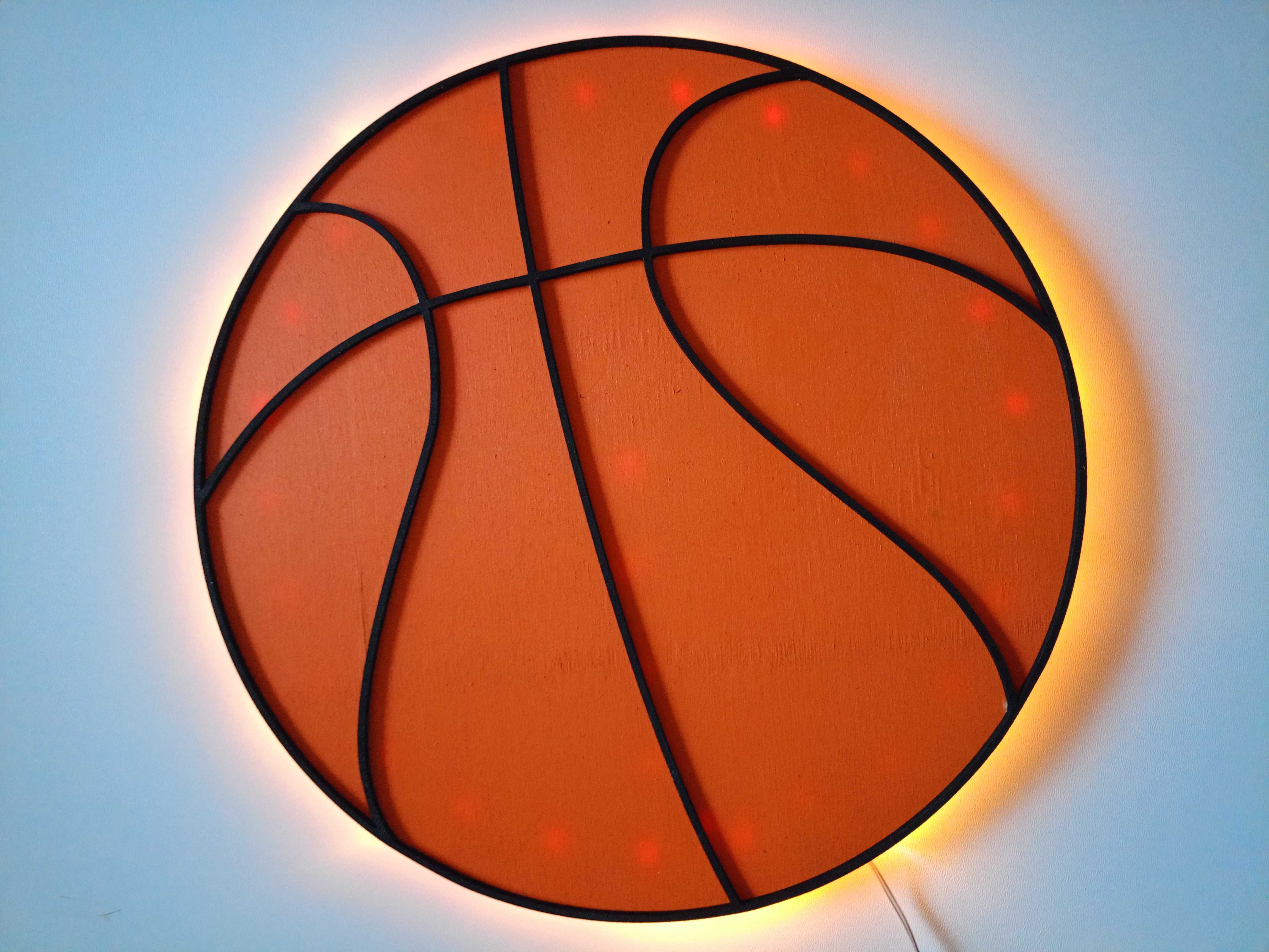 Drewniana lampka led w kształcie piłki do koszykówki