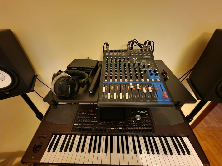 Teclado Korg Pa1000