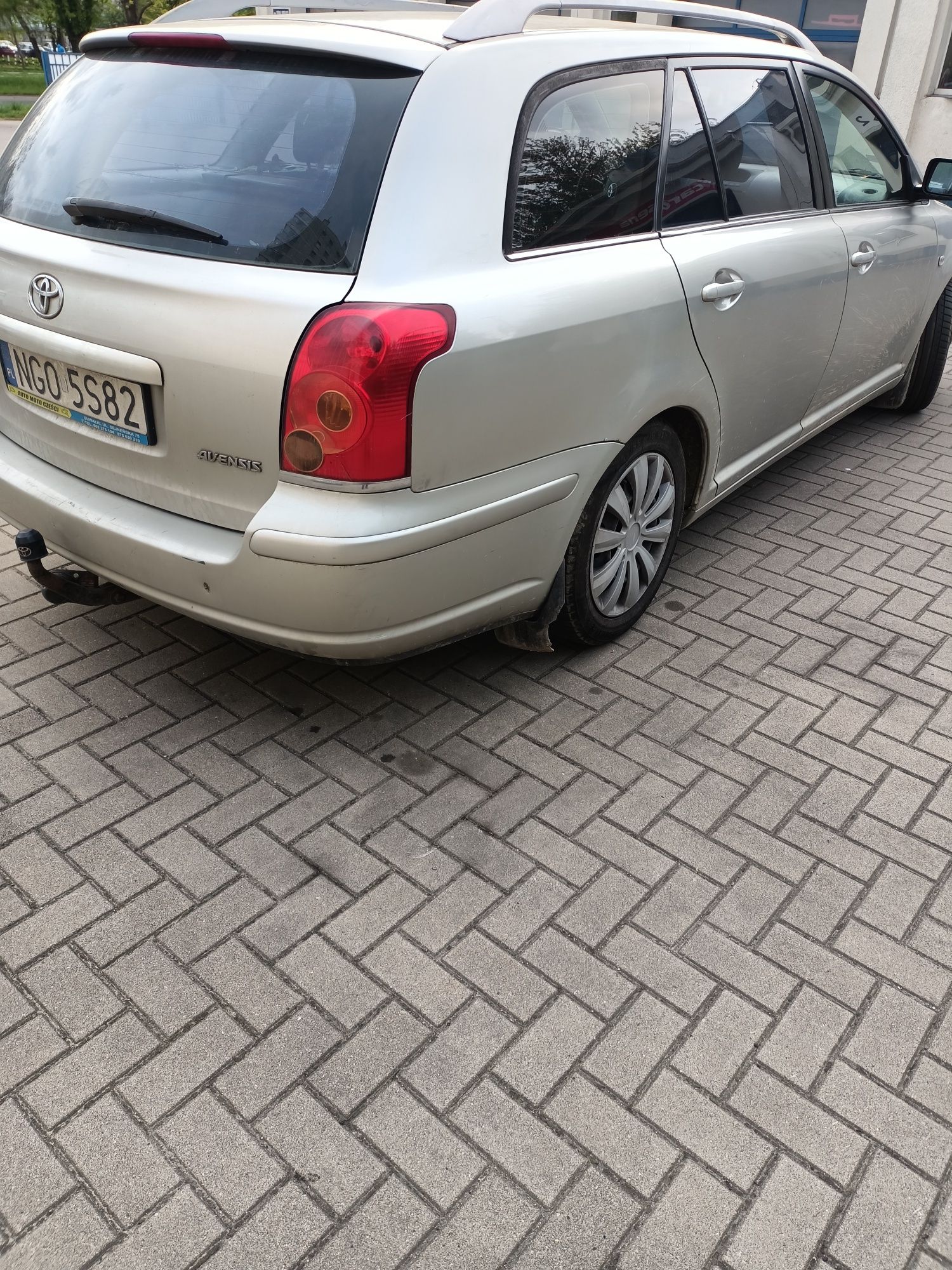 Toyota Avensis 1.8 benzyna