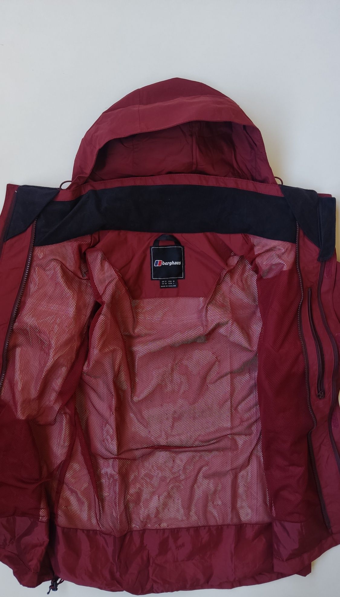 Жіноча вітровка Berghaus gore tex