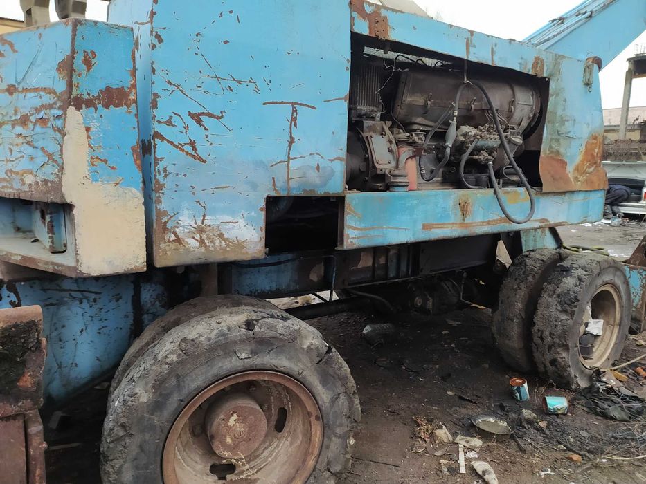 Продаж б/у екскаватора-навантажувача FUCHS